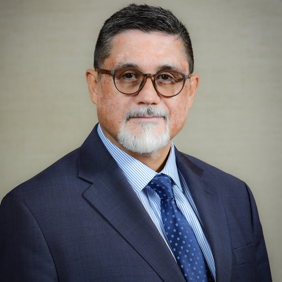 Headshot - Diaz Lori Pounds